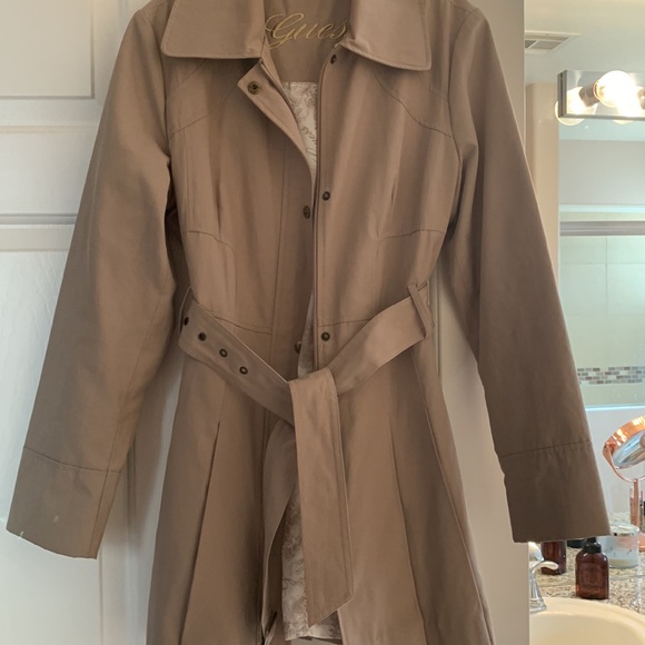 GUESS - Picture 2 of 4